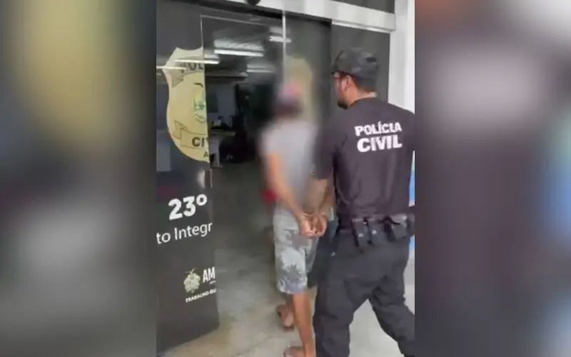 Homem mata cão e fere outro após arremessá-los de uma laje