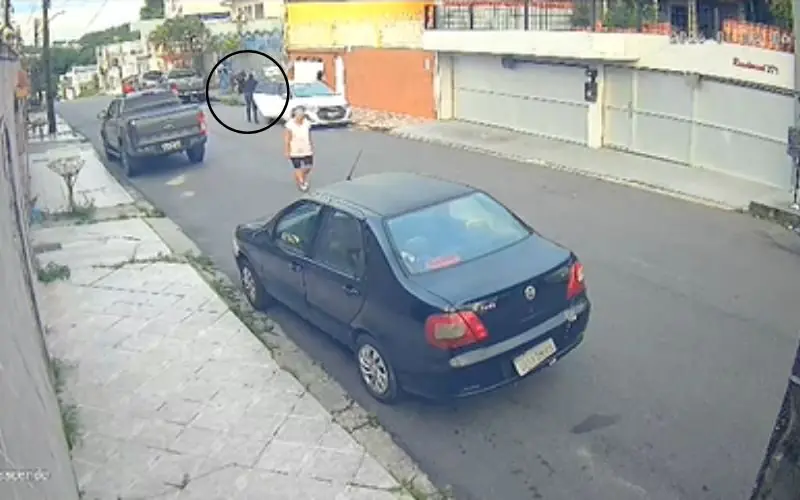 Trio invade casa de empresário e faz família refém no bairro Flores