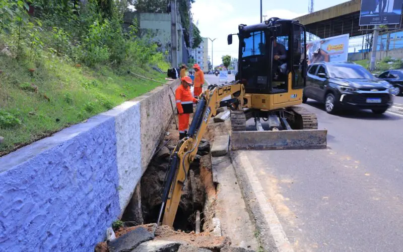 Seminf recupera 30 metros de galeria subterrânea na Av. Maceió