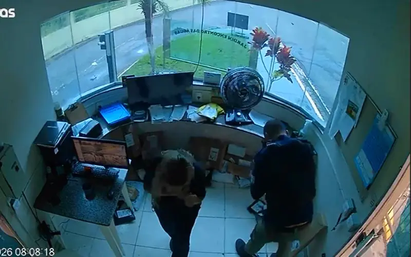 Vigilante dispara acidentalmente em guarita de condomínio