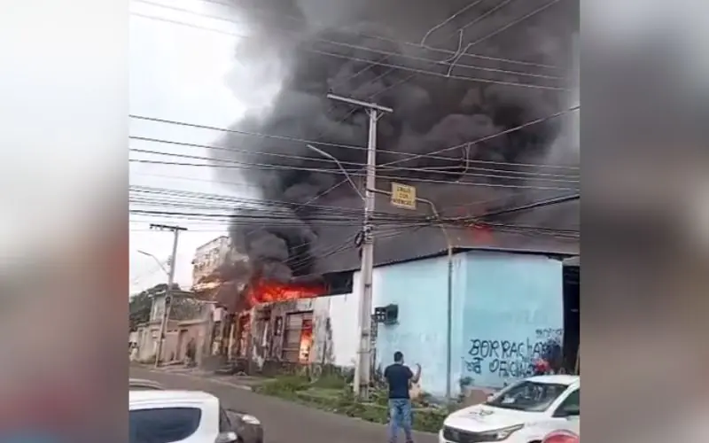Incêndio em fábrica no bairro São Francisco mobiliza bombeiros