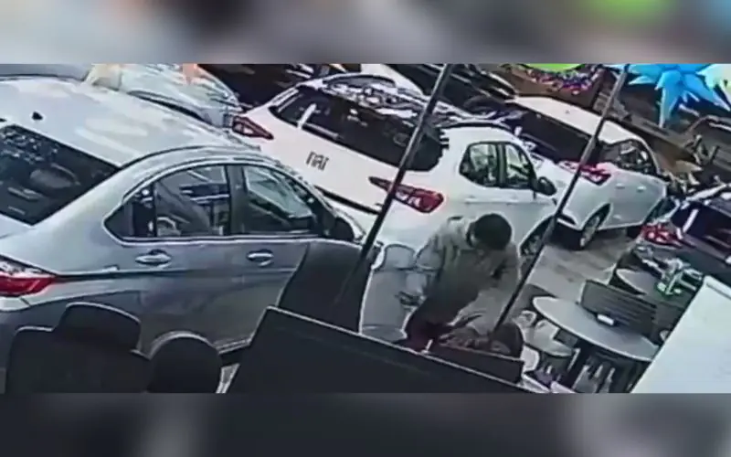 Polícia divulga imagem de suspeito de furto em loja de automóveis