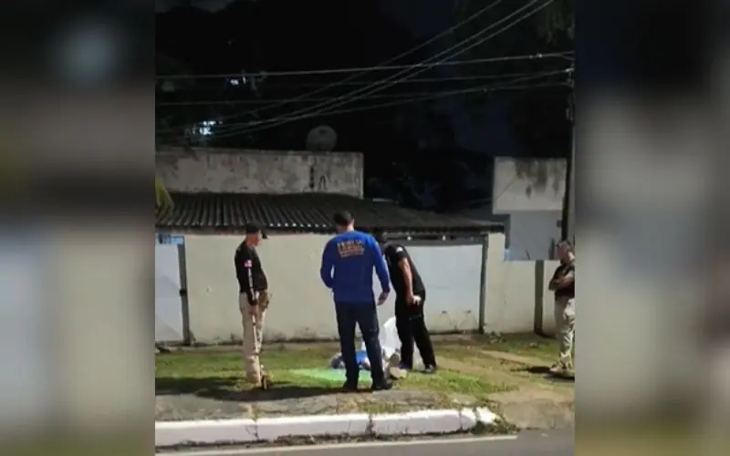 Homem morre atropelado após tropeçar no bairro Compensa