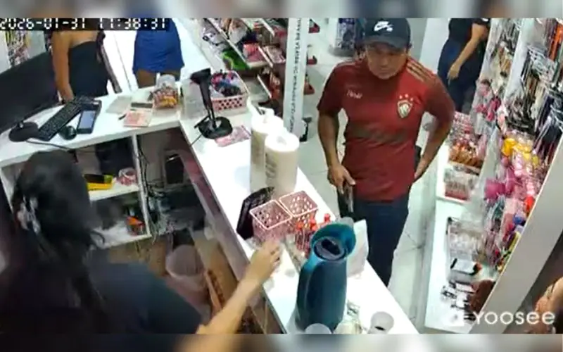Dupla assalta loja de cosméticos no bairro São José