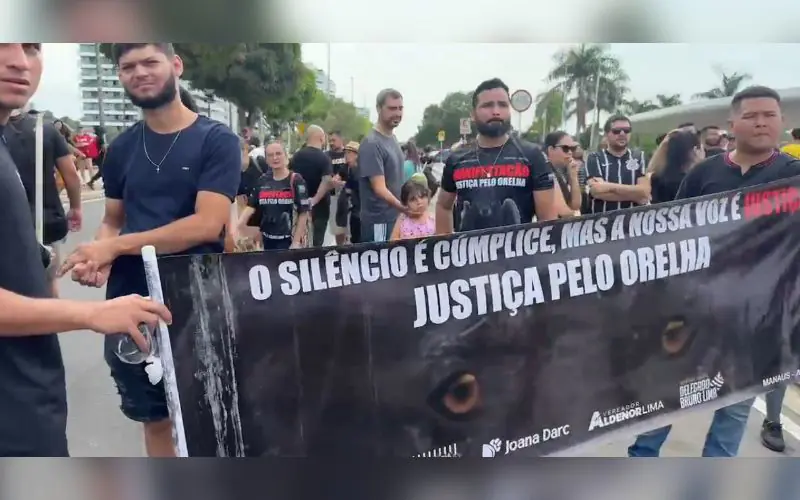 Manaus protesta por justiça após morte do cachorro Orelha