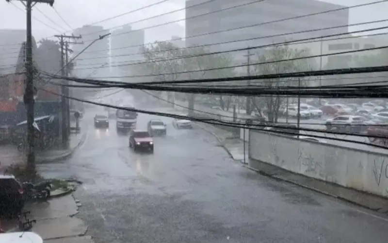 Prefeitura entra em alerta para alagamentos e deslizamentos