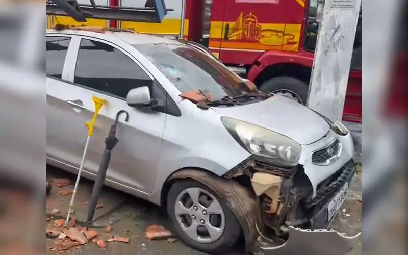Carro invade parada de ônibus e mata idoso na Av. Cosme Ferreira