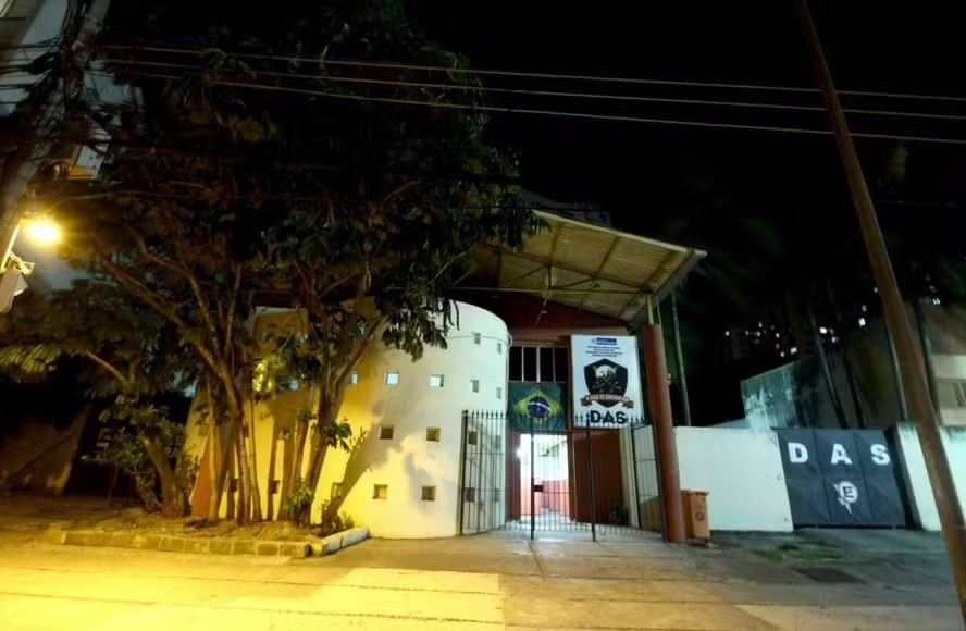 Trio ligado ao CV obriga vítima a transferir R$ 500 mil durante cárcere