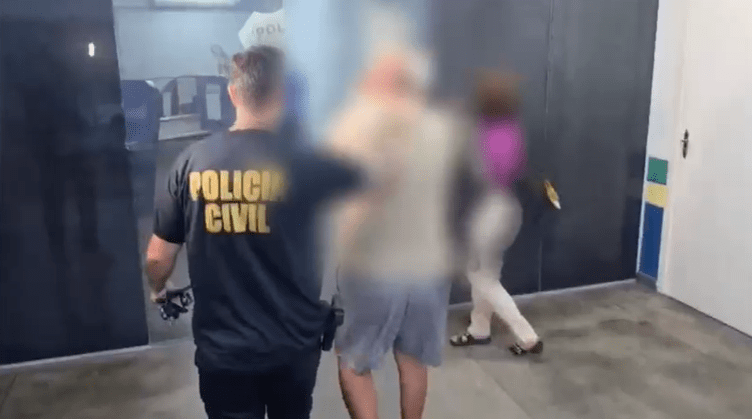 VÍDEO: Polícia desmonta laboratório de drogas e prende americano em condomínio de luxo em Manaus