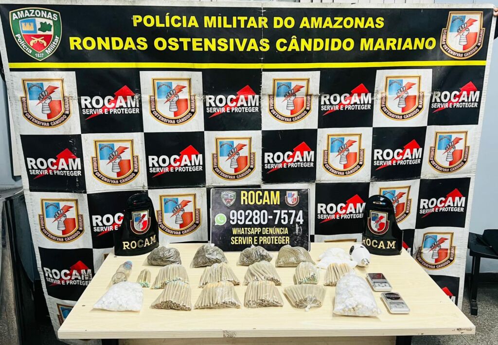 VÍDEO: Suspeito foge por basculante de banheiro e abandona arsenal do tráfico em Manaus