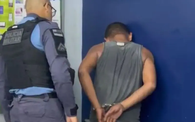 Homem esfaqueia desafeto em estacionamento de supermercado