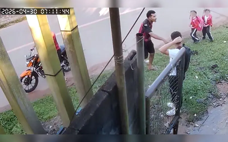 Dupla ameaça atirar e assalta vítimas na frente de crianças no Tarumã