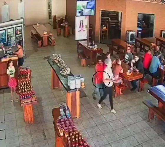 Funcionária reage a importunação sexual durante expediente em café no AM
