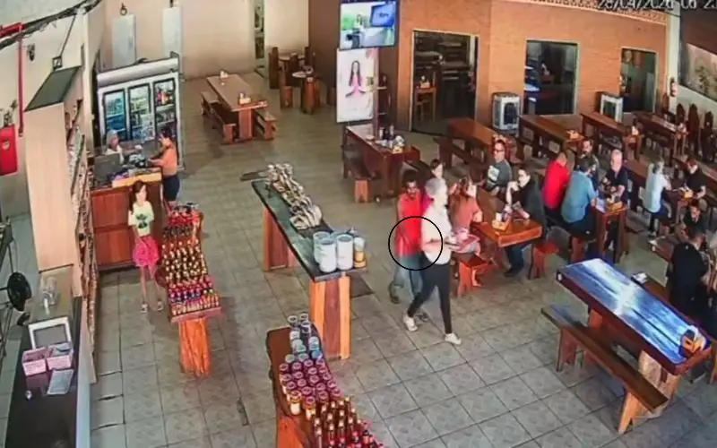 Funcionária reage a importunação sexual durante expediente em café no AM