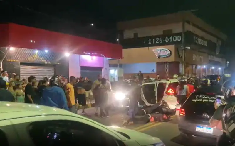 Assalto a carro de app termina em acidente grave na Cidade Nova