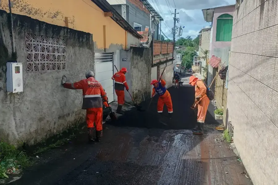 Beco no Aleixo recebe obras de recuperação asfáltica da Prefeitura de Manaus