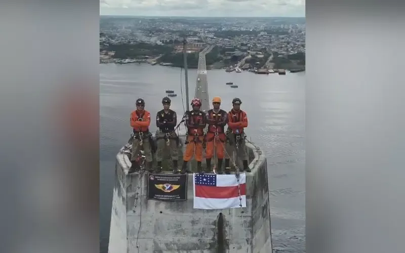 Bombeiros viralizam com vídeo no topo da Ponte Rio Negro