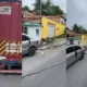 Caminhão derruba poste no bairro Monte das Oliveiras
