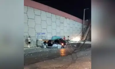 Carro bate em poste e deixa três feridos na avenida Efigênio Salles