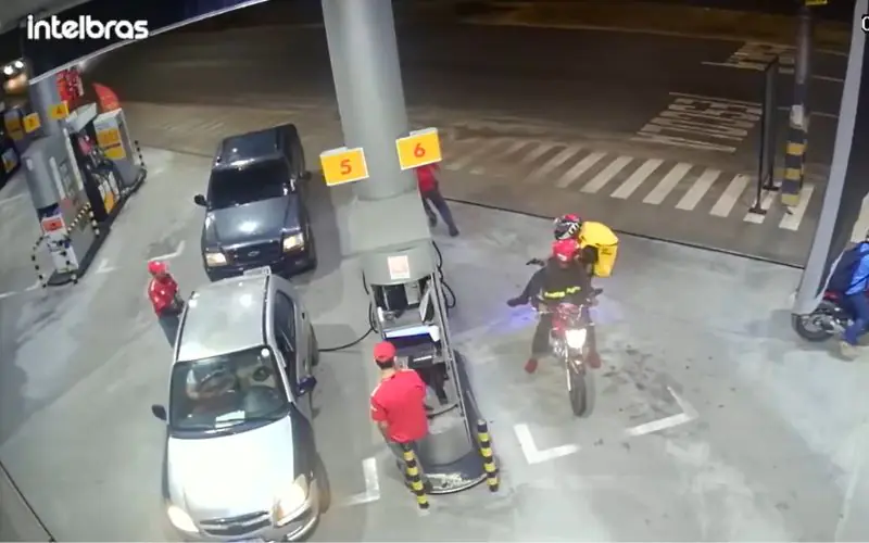 Bandidos fazem arrastão em Manaus e voltam à cena do crime