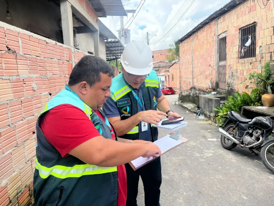 Equipes da Ageman vistoriam serviços de iluminação em bairros de Manaus