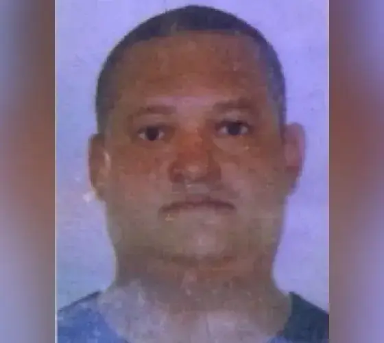Esposa desmaia após reconhecer marido morto em acidente em Manaus