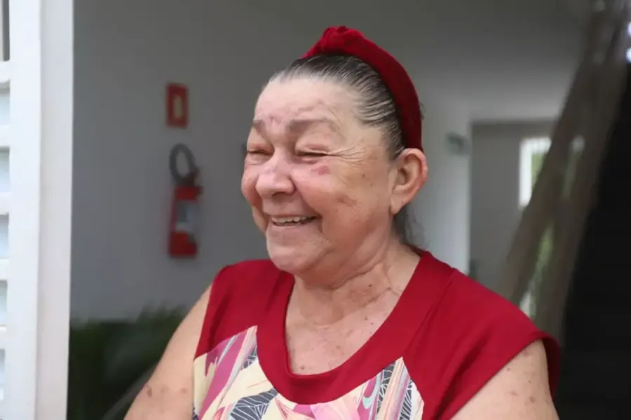 Ex-moradora da Sharp comemora Dia das Mães em novo lar no Residencial Maués