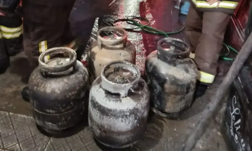 Fogo em restaurante ameaça explodir botijas de gás em Manaus