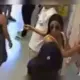 Câmeras registram 'sacoleiras' furtando loja no bairro São José