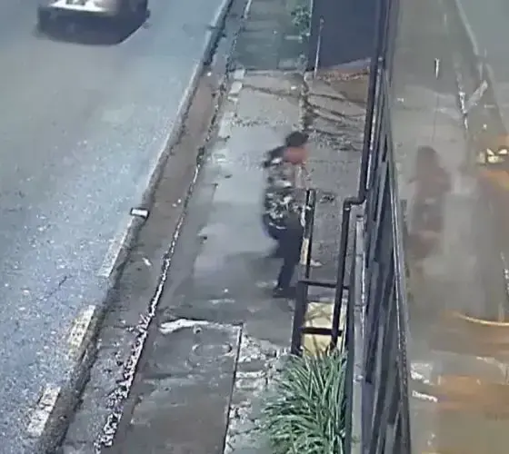 Homem escapa de sequestro, é baleado e pede socorro no Vieiralves