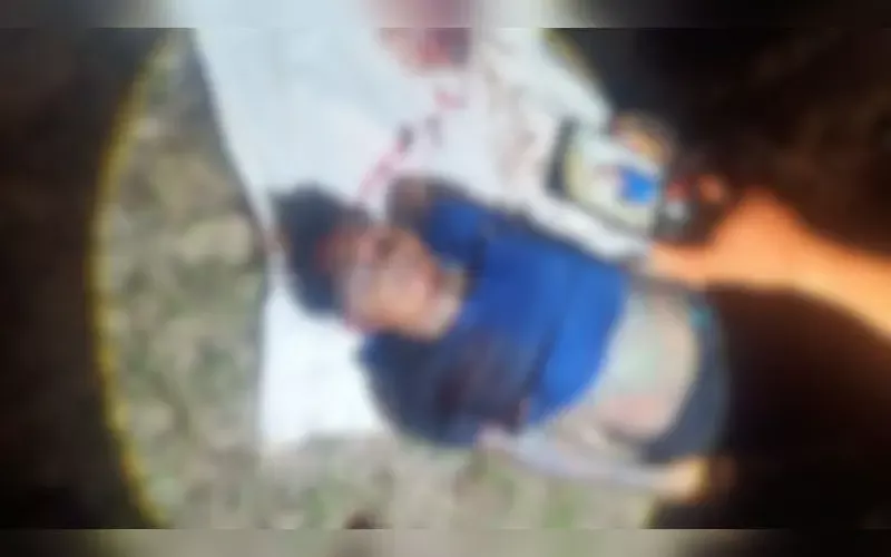 Homem se despede da mãe antes de ser executado no Cidade de Deus