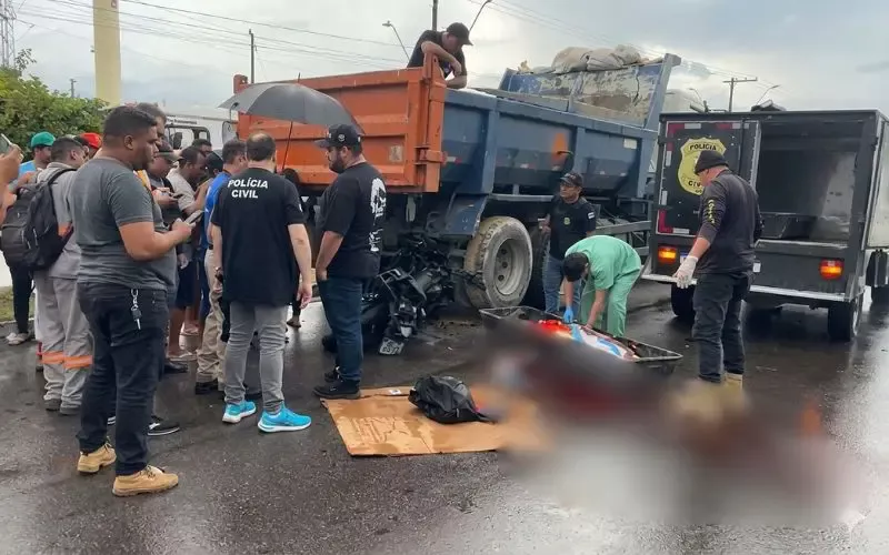 Motociclista morre após bater em caçamba de lixo no Distrito Industrial