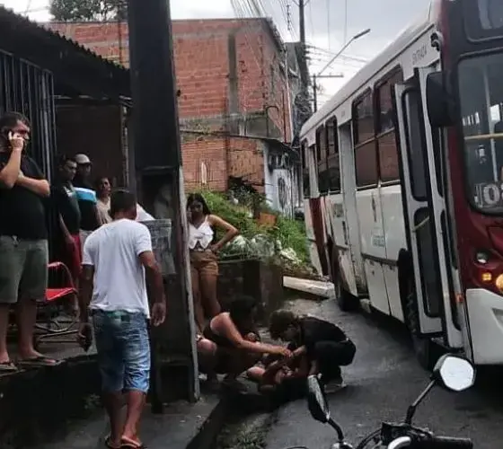Mulher é atropelada por ônibus após sair de bar na Zona Leste de Manaus