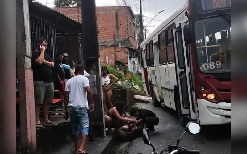 Mulher é atropelada por ônibus após sair de bar na Zona Leste de Manaus