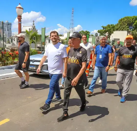 Prefeito Renato Junior vistoria ação especial no São João Batista durante Dia das Mães