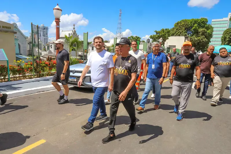 Prefeito Renato Junior vistoria ação especial no São João Batista durante Dia das Mães