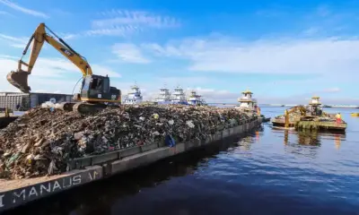 Prefeitura de Manaus retira cerca de 300 toneladas de resíduos da orla do rio Negro