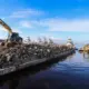 Prefeitura de Manaus retira cerca de 300 toneladas de resíduos da orla do rio Negro