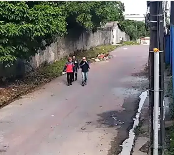 Câmeras flagram tentativa de assalto em concessionária no Cidade de Deus