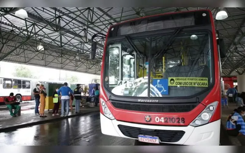 TRT-11 mantém greve dos rodoviários e exige 80% da frota nos horários de pico