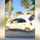 Carro bate em poste e casal deixa local após acidente em Manaus