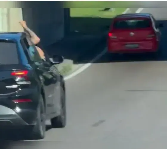 Homem fica "de cool pra lua" em plena avenida Max Teixeira