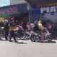 Muro desaba sobre parada de ônibus e deixa homem ferido em Manaus