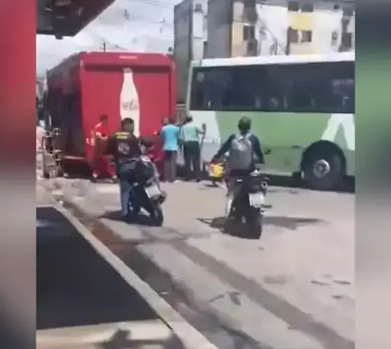 Funcionário da Coca-Cola é atropelado por ônibus no Viver Melhor