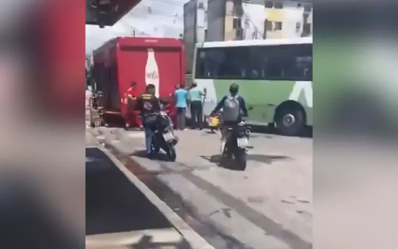 Funcionário da Coca-Cola é atropelado por ônibus no Viver Melhor