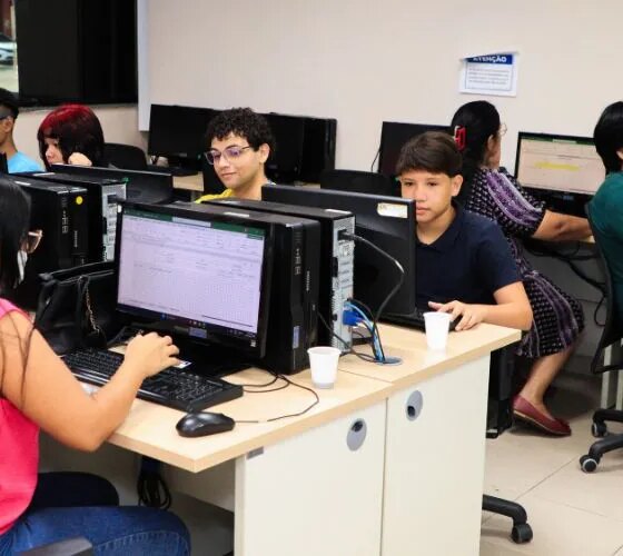 Câmara de Manaus certifica 60 alunos em cursos gratuitos de informática