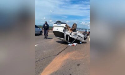 Acidente com carro capotado causa lentidão na Ponte Rio Negro