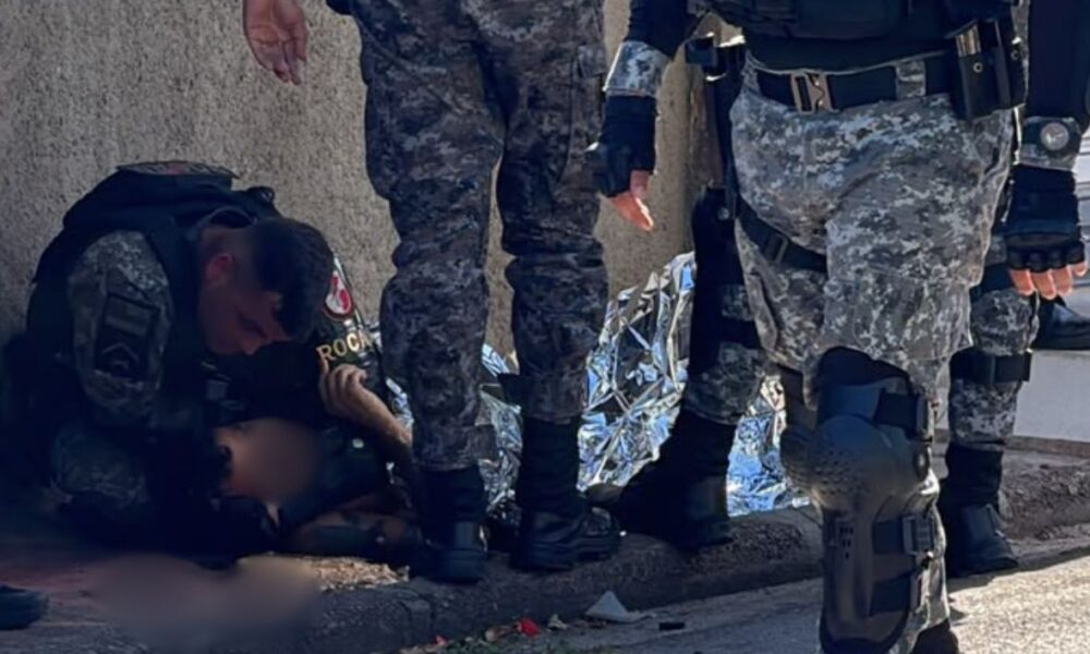 Homem é baleado por policiais da Rocam após apontar simulacro durante abordagem em Manaus