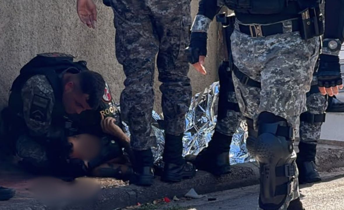 Homem é baleado por policiais da Rocam após apontar simulacro durante abordagem em Manaus
