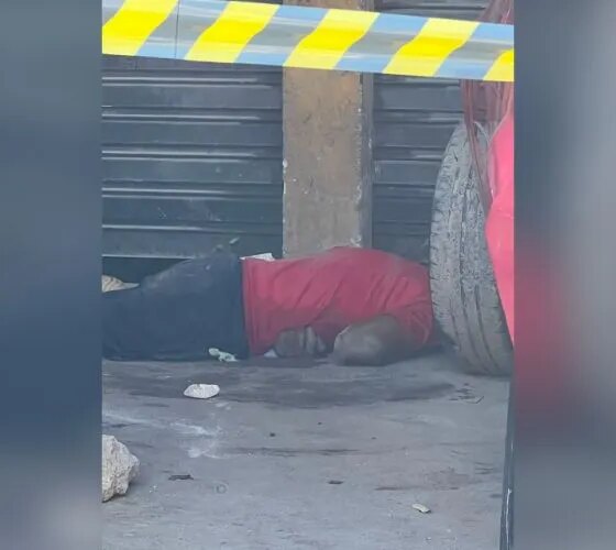 Homem é encontrado morto em frente a oficina no Nova Cidade
